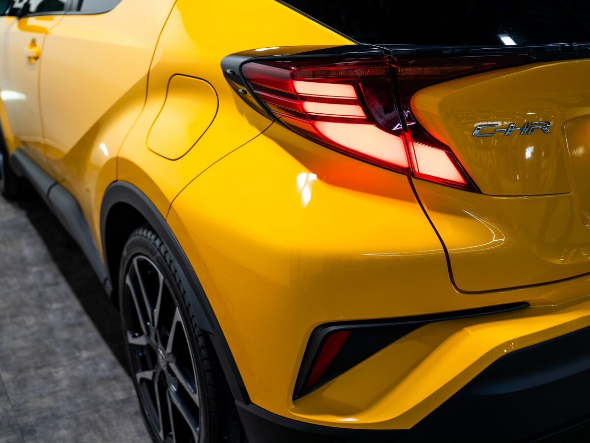 Toyota C-HR 2020 - фото автомобиля