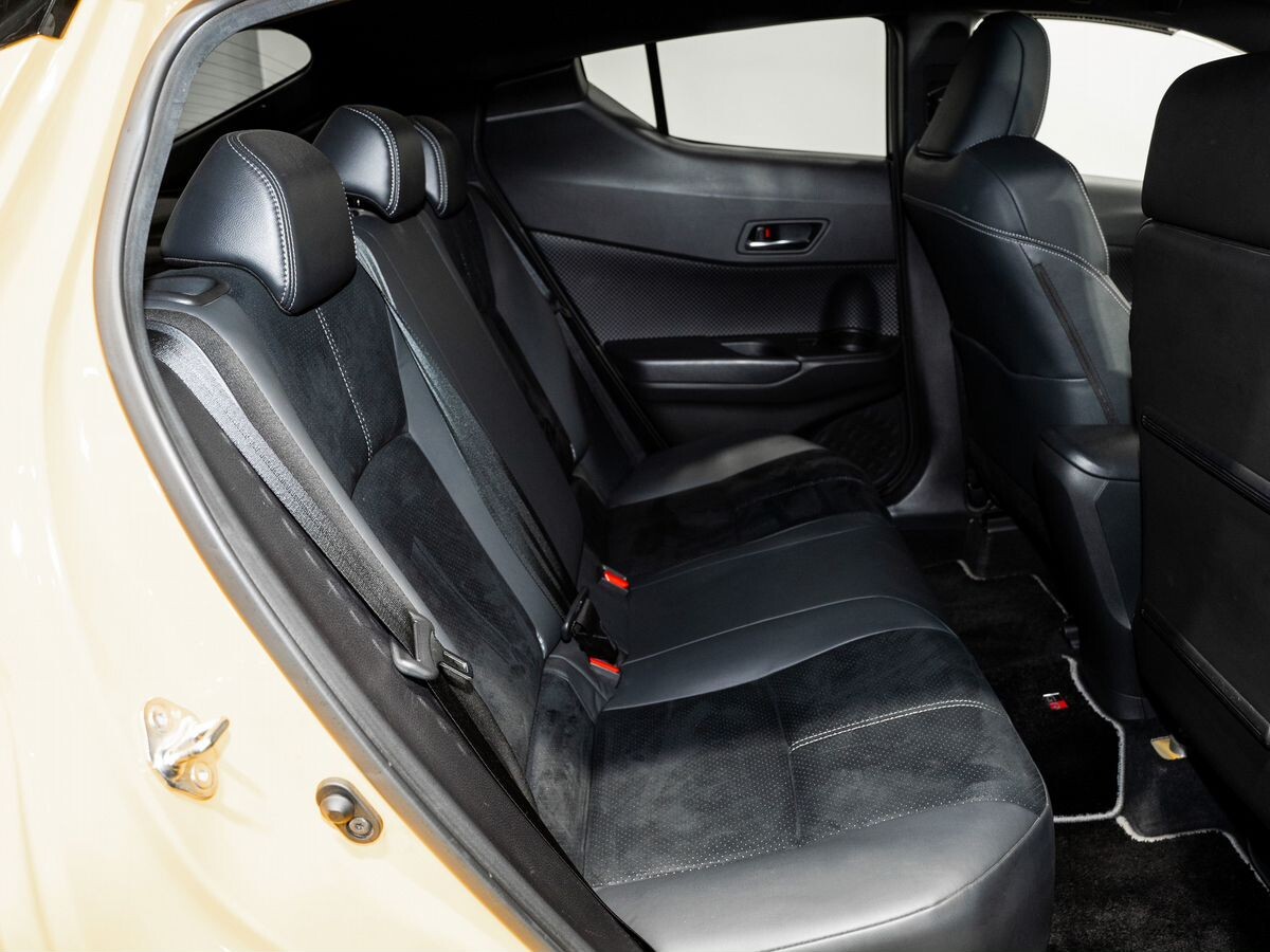 Toyota C-HR 2020 - фото автомобиля