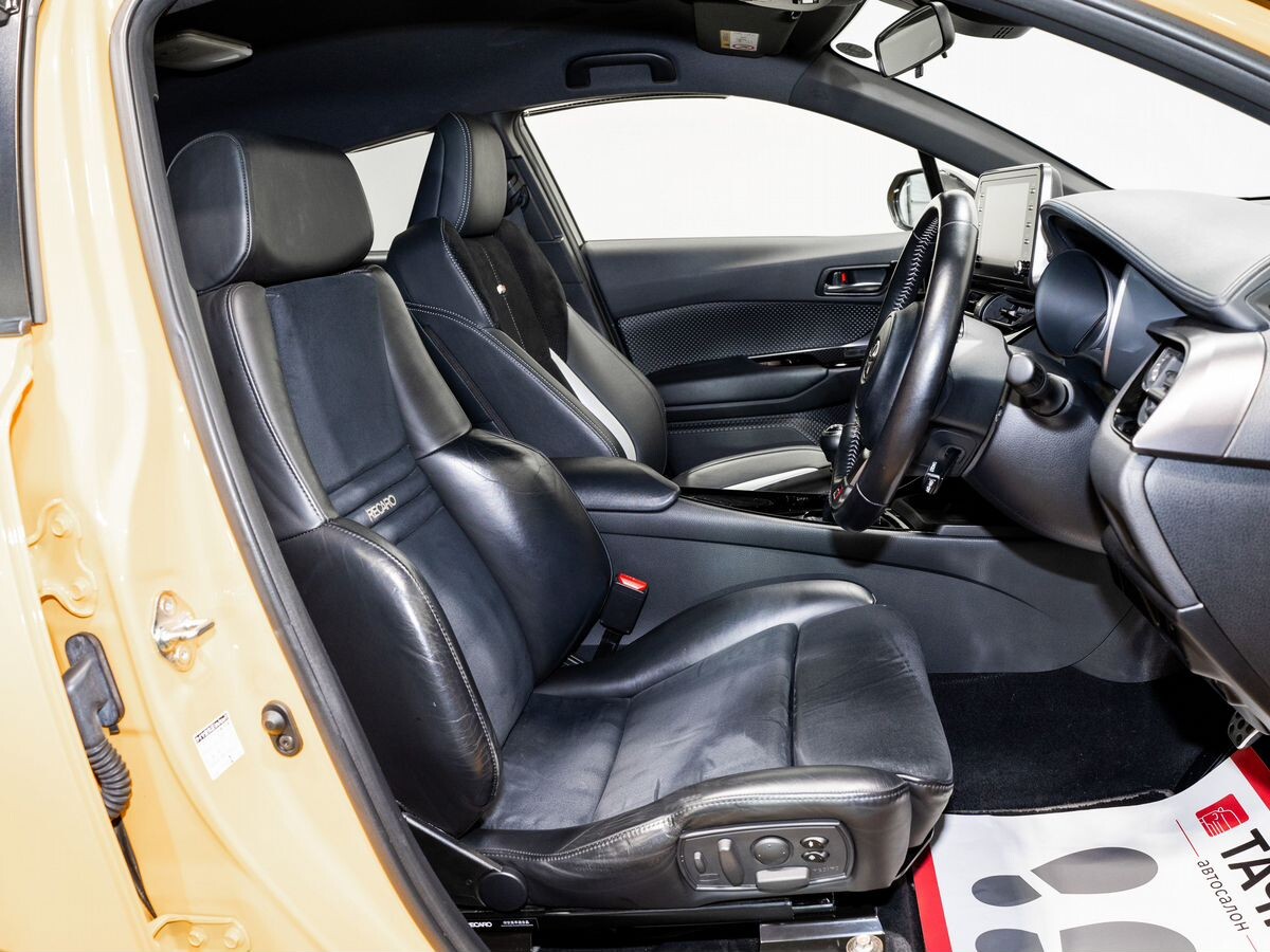 Toyota C-HR 2020 - фото автомобиля