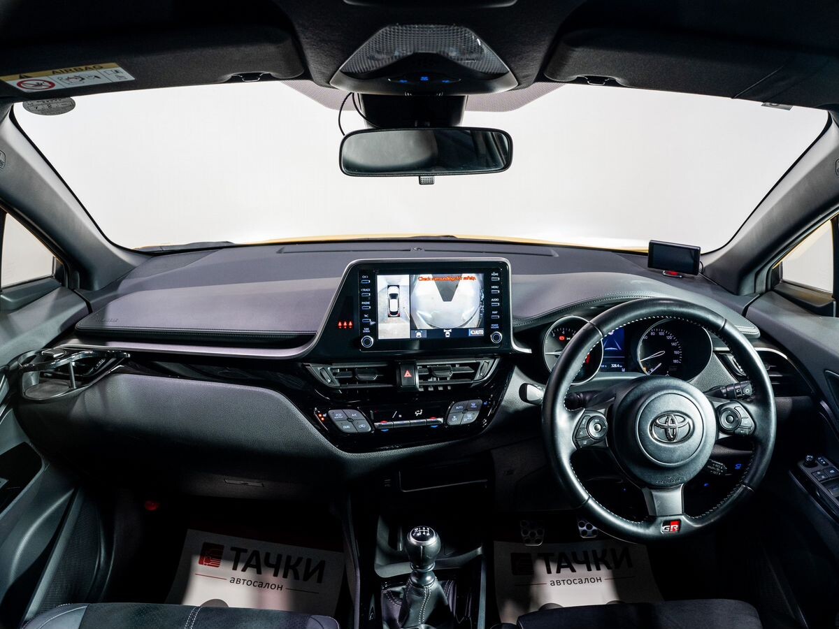Toyota C-HR 2020 - фото автомобиля