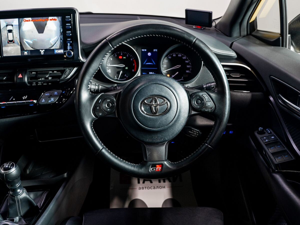 Toyota C-HR 2020 - фото автомобиля