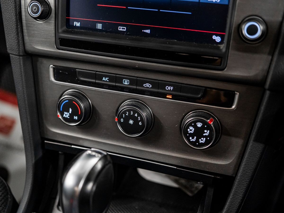 Volkswagen Golf 2013 - фото автомобиля