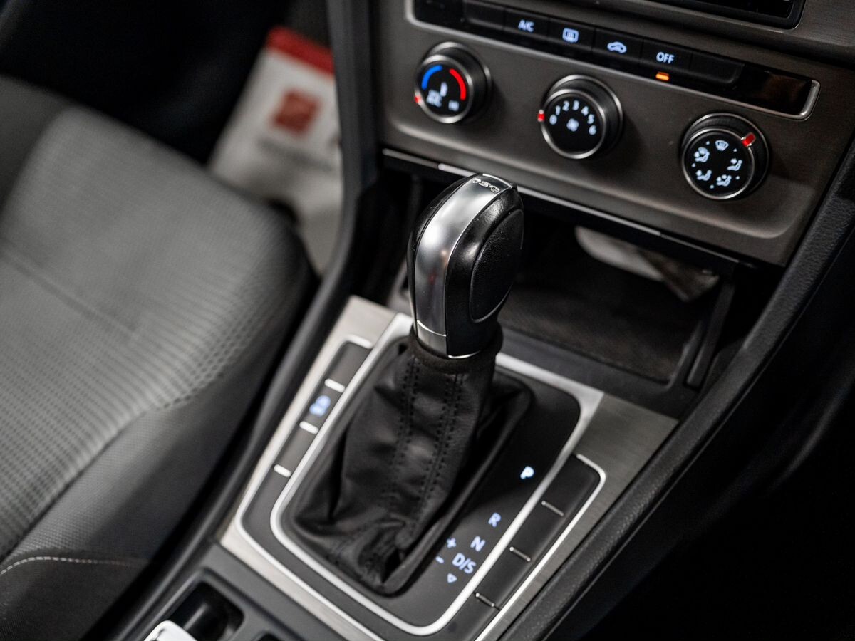 Volkswagen Golf 2013 - фото автомобиля