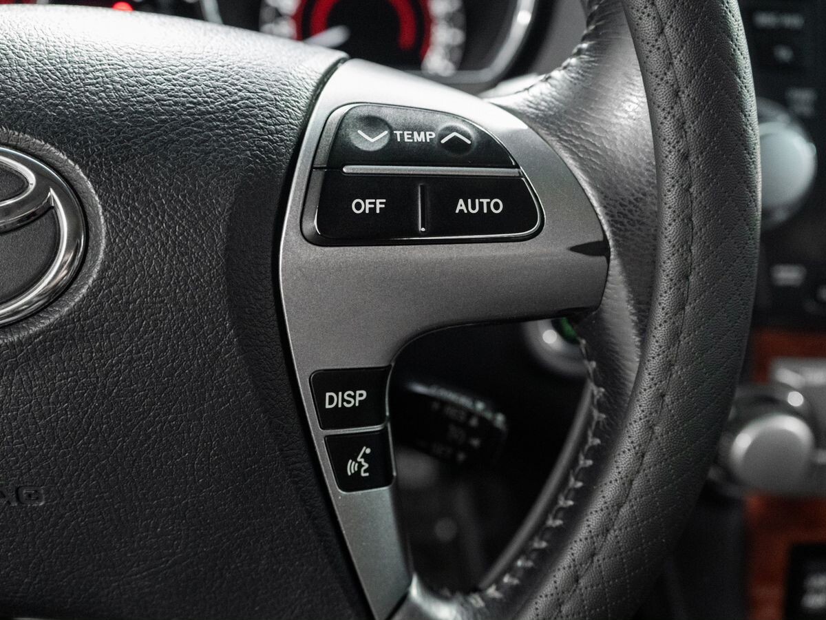Toyota Highlander 2010 - фото автомобиля