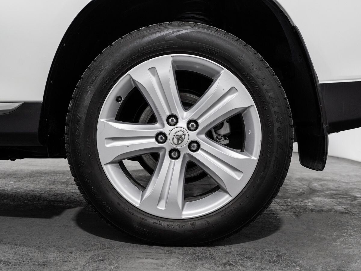 Toyota Highlander 2010 - фото автомобиля
