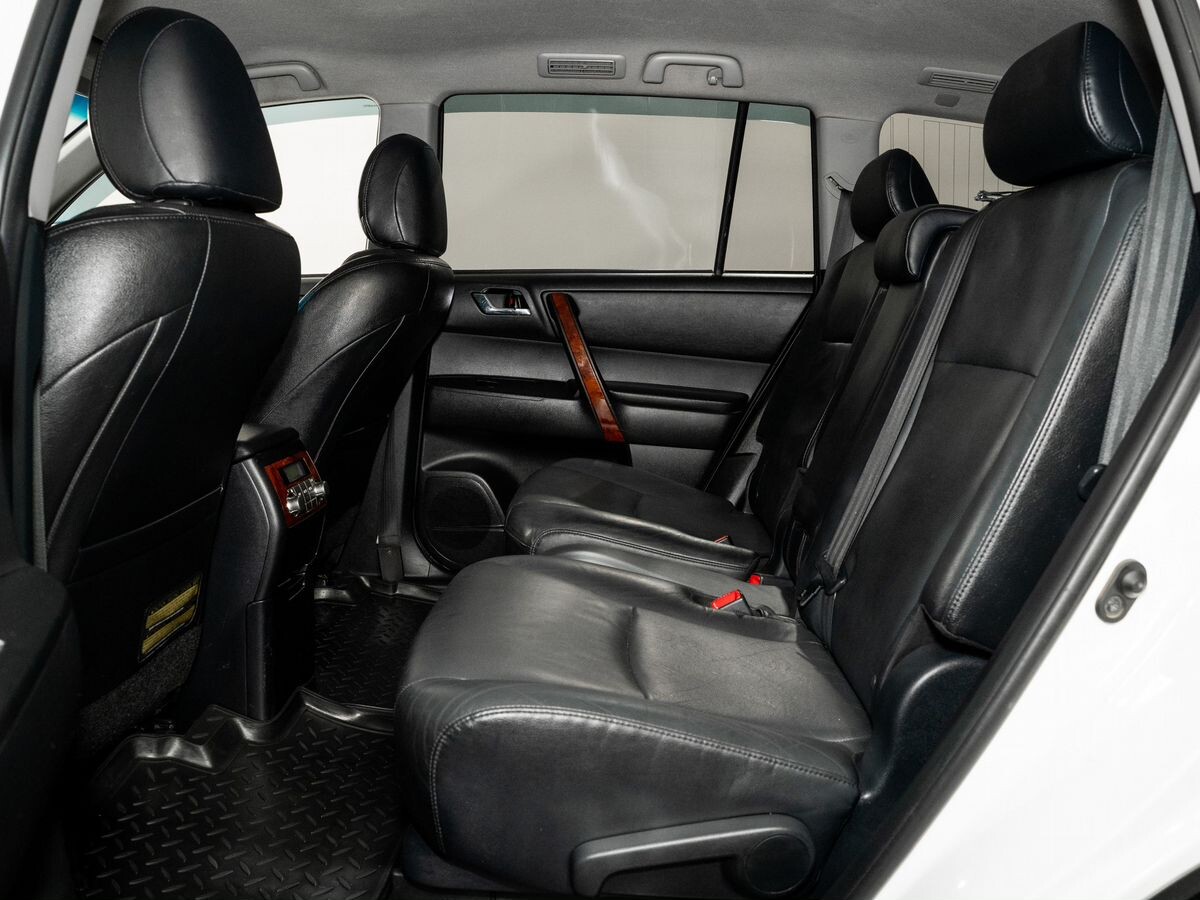 Toyota Highlander 2010 - фото автомобиля