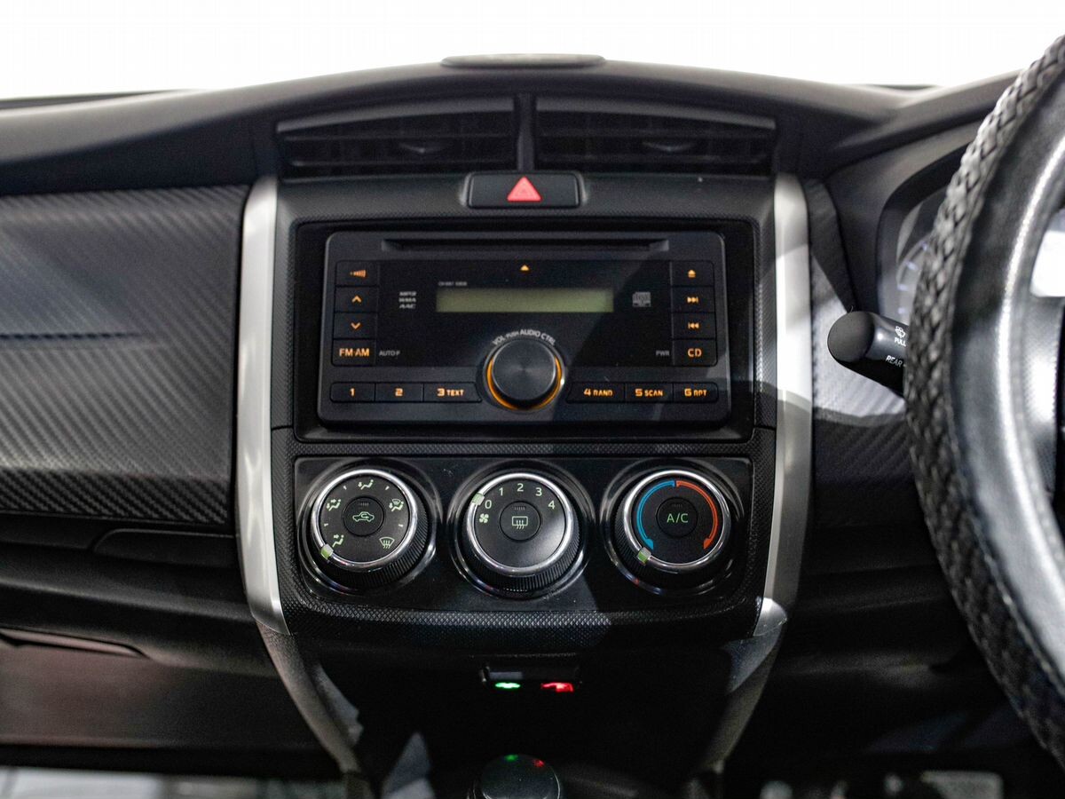 Toyota Corolla Fielder 2013 - фото автомобиля