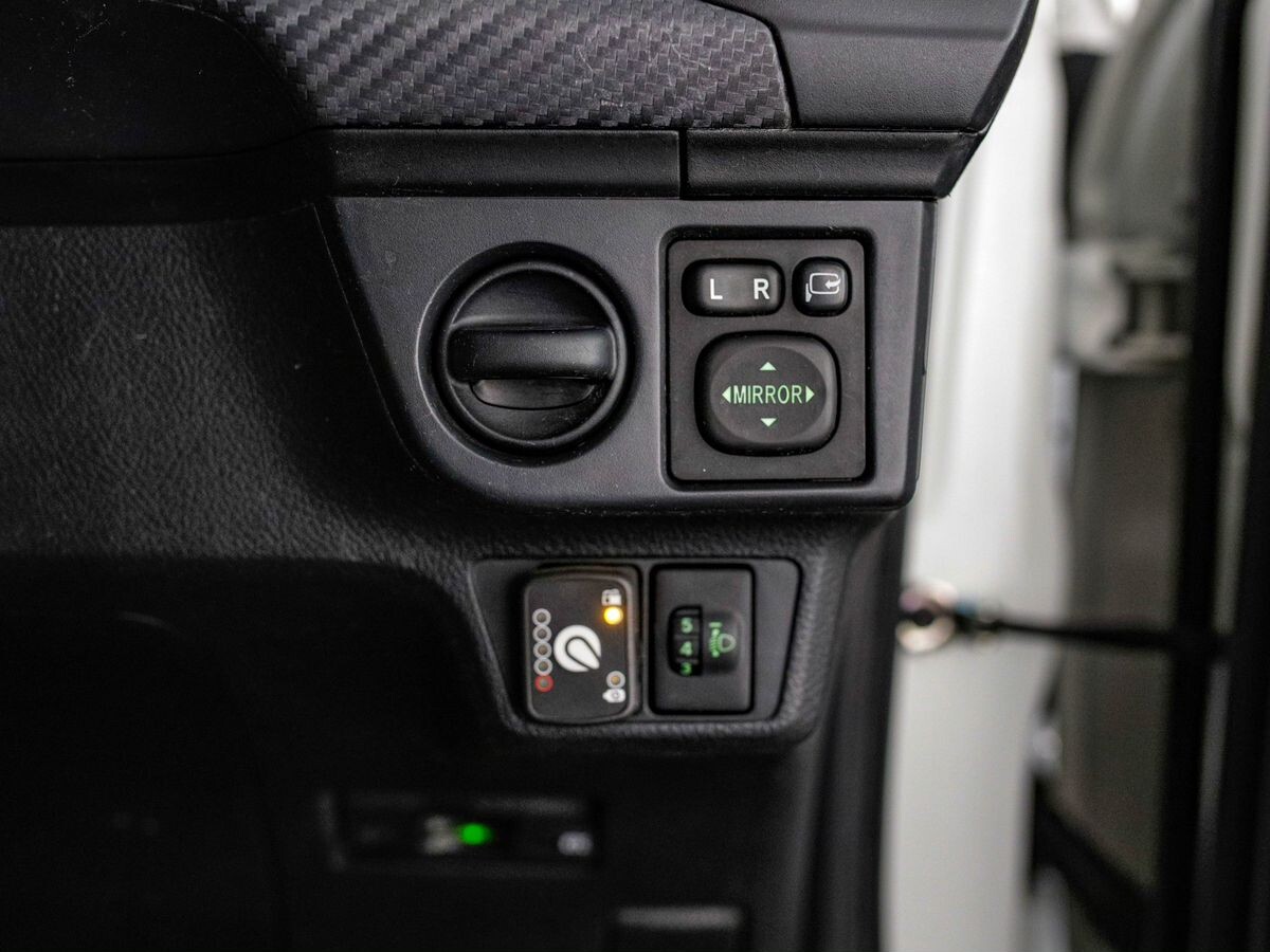 Toyota Corolla Fielder 2013 - фото автомобиля