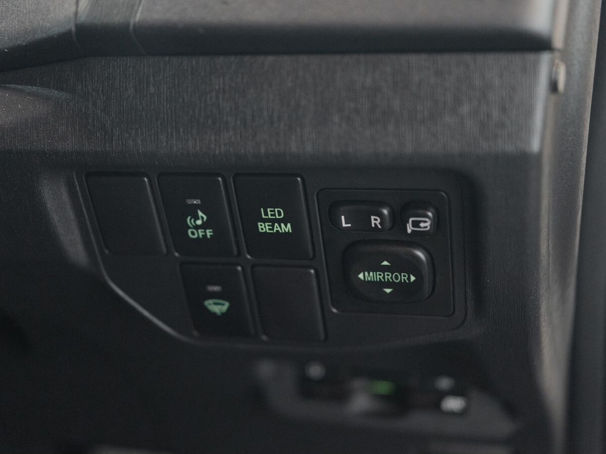 Toyota Prius 2013 - фото автомобиля