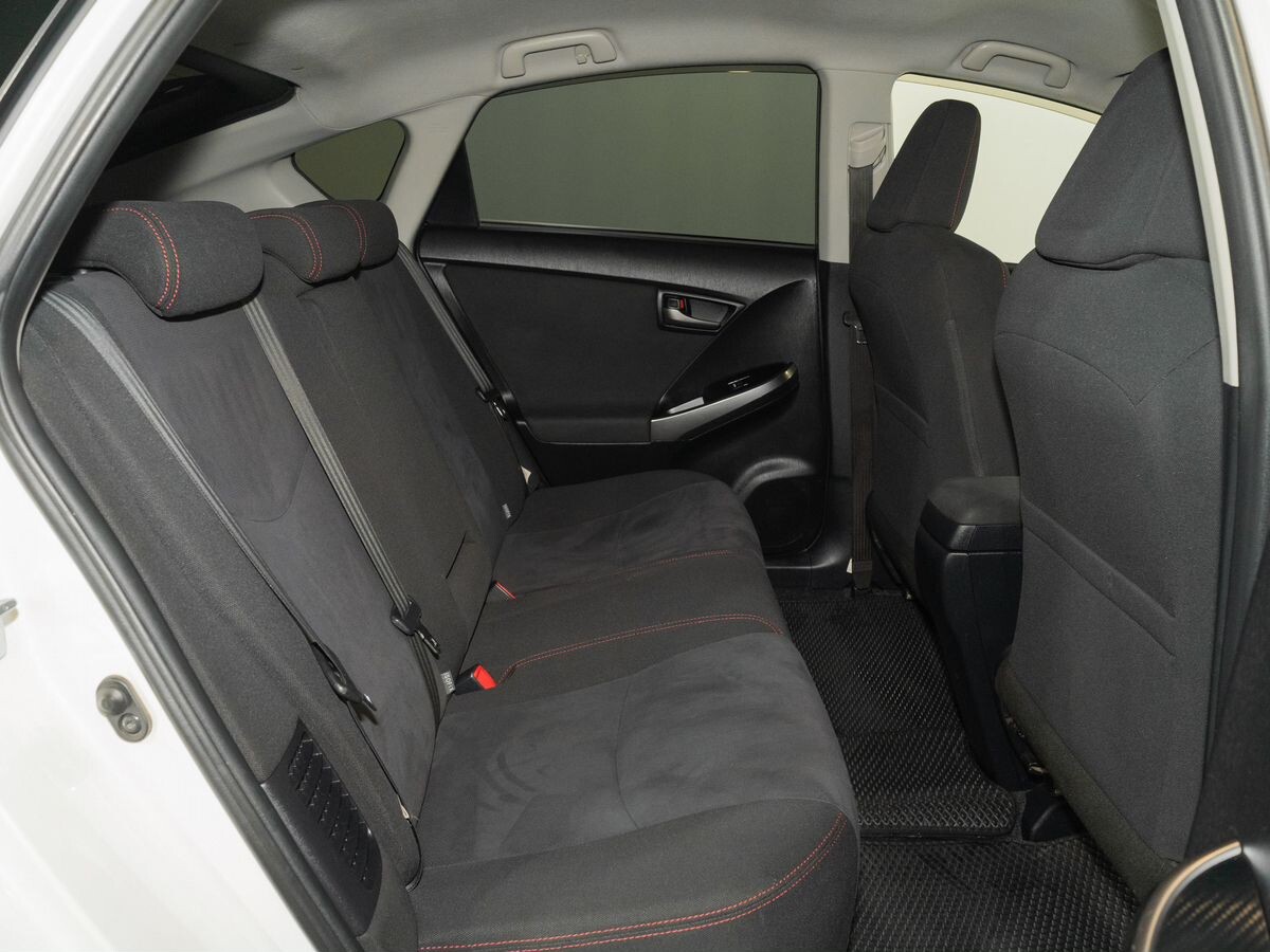 Toyota Prius 2013 - фото автомобиля