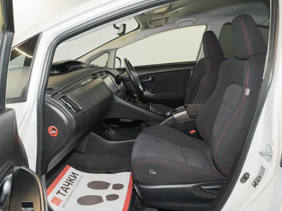 Toyota Prius 2013 - фото автомобиля