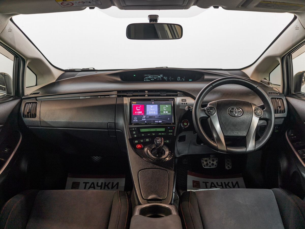 Toyota Prius 2013 - фото автомобиля