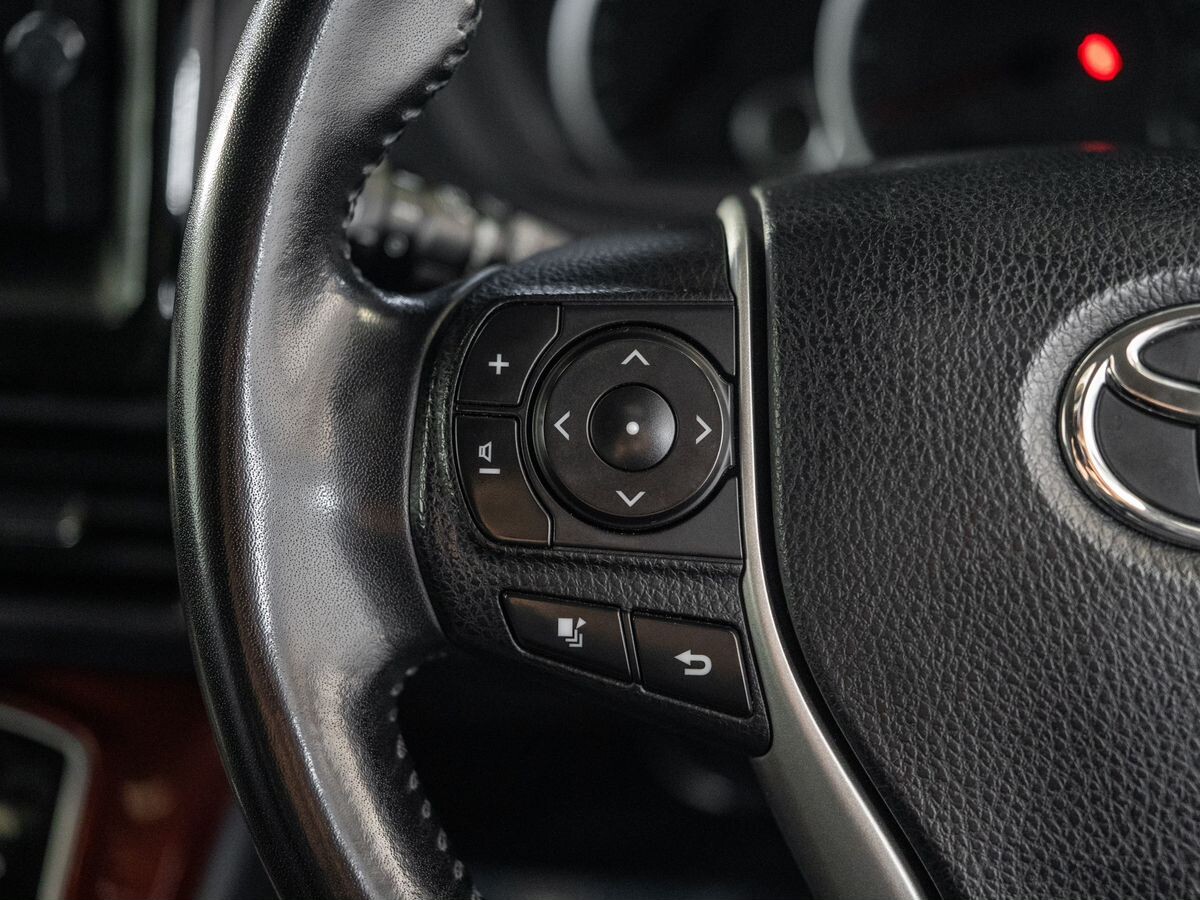 Toyota Voxy 2014 - фото автомобиля