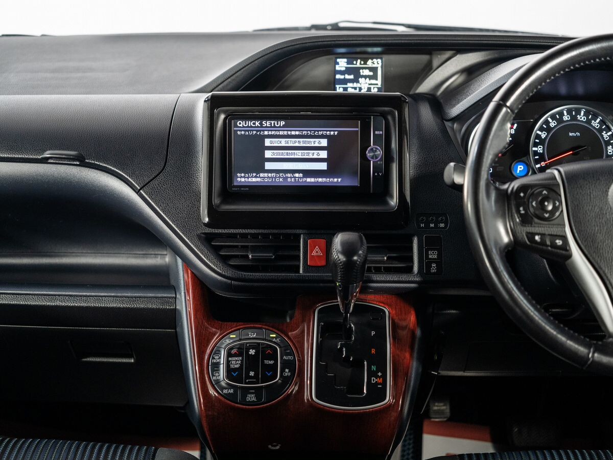 Toyota Voxy 2014 - фото автомобиля