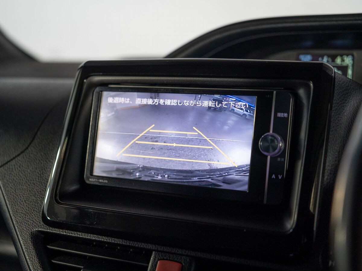 Toyota Voxy 2014 - фото автомобиля