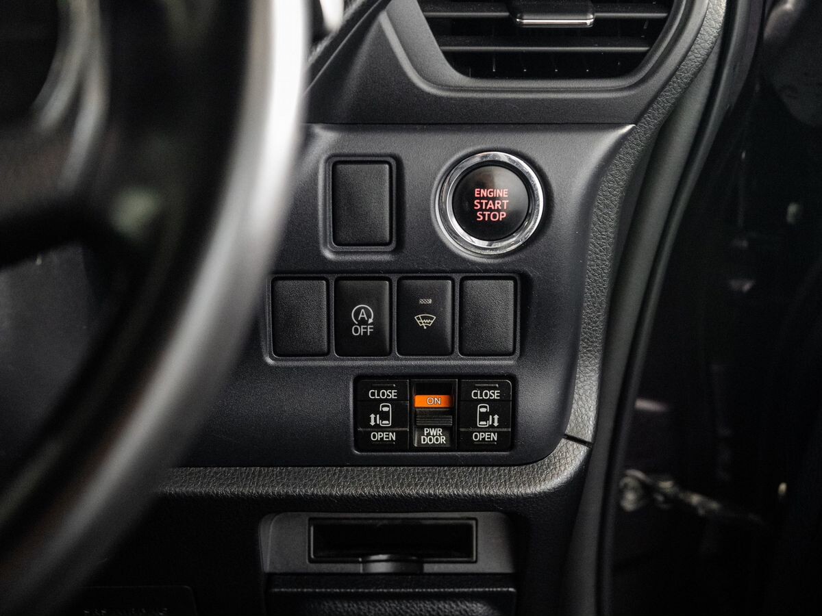 Toyota Voxy 2014 - фото автомобиля
