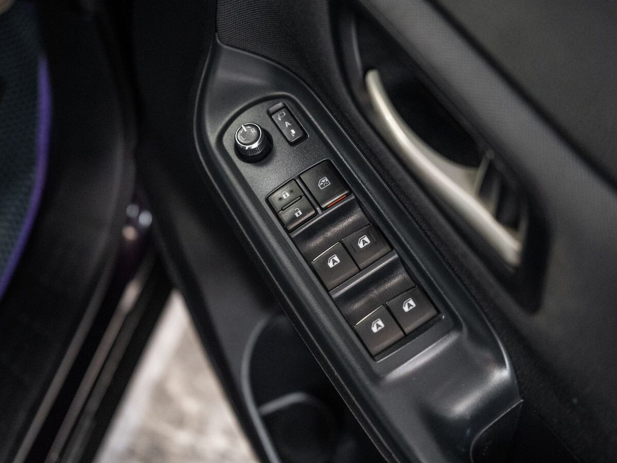 Toyota Voxy 2014 - фото автомобиля