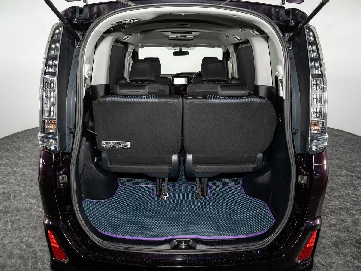 Toyota Voxy 2014 - фото автомобиля