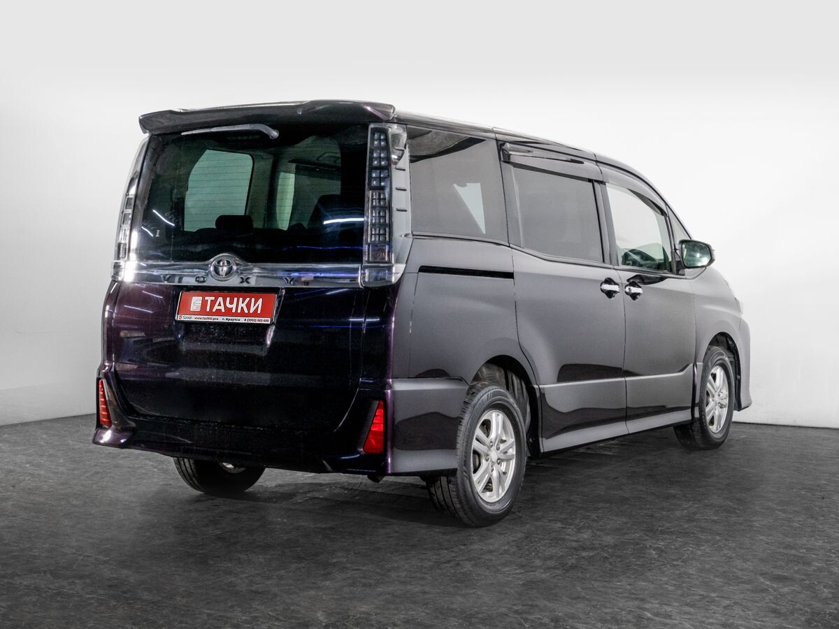 Toyota Voxy 2014 - фото автомобиля