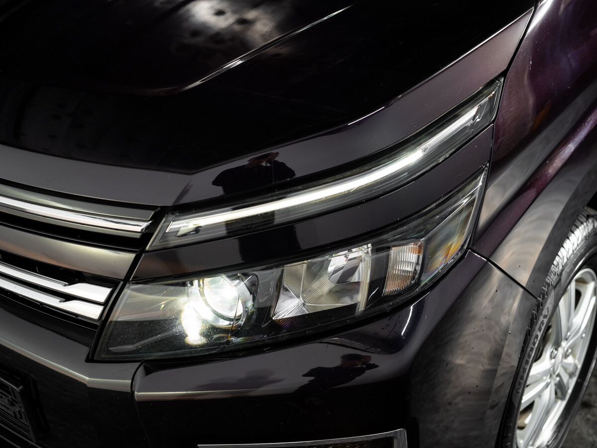 Toyota Voxy 2014 - фото автомобиля