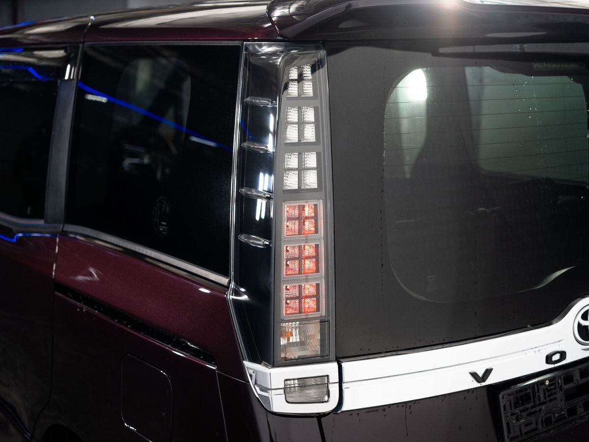 Toyota Voxy 2014 - фото автомобиля