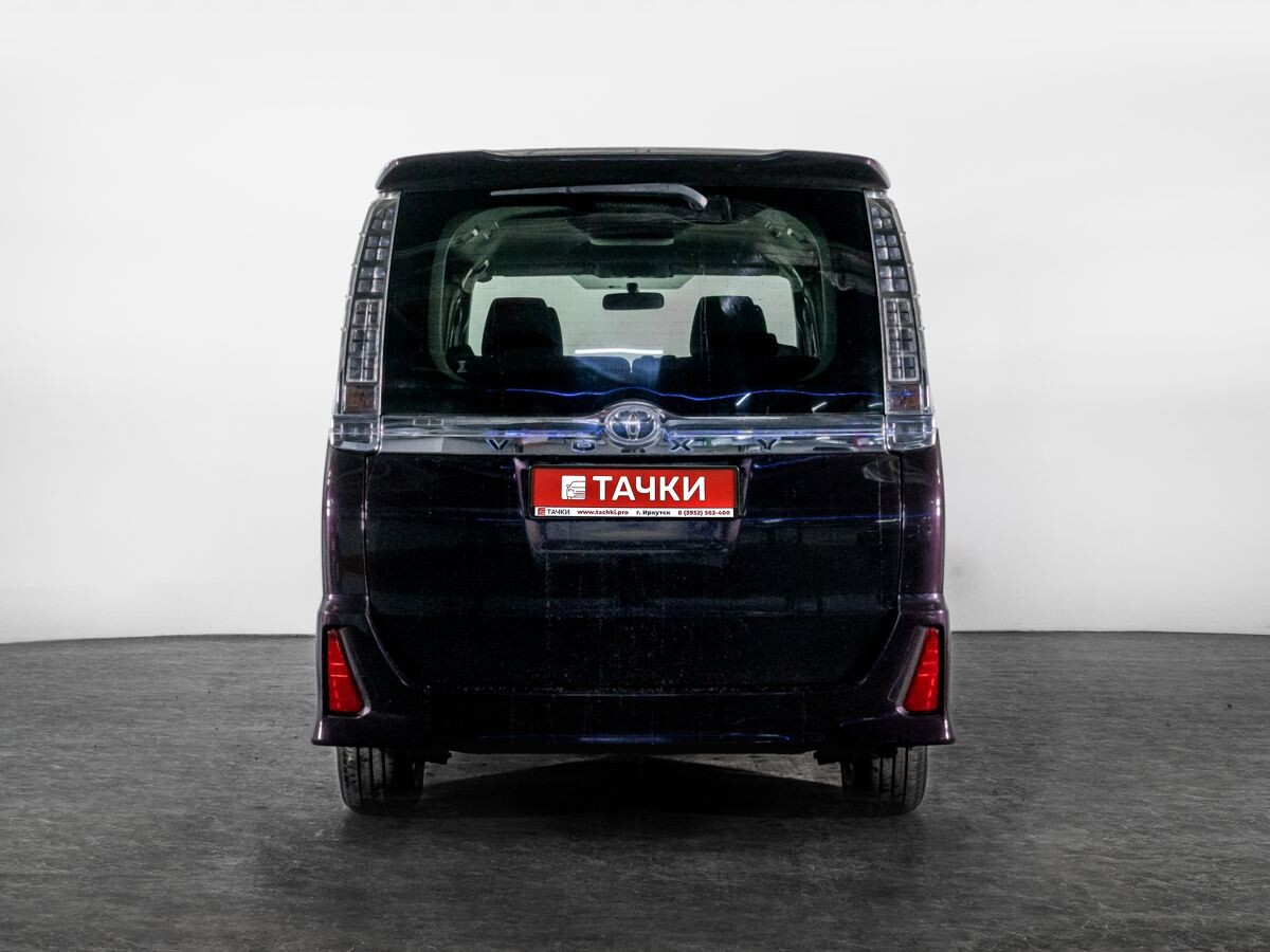 Toyota Voxy 2014 - фото автомобиля