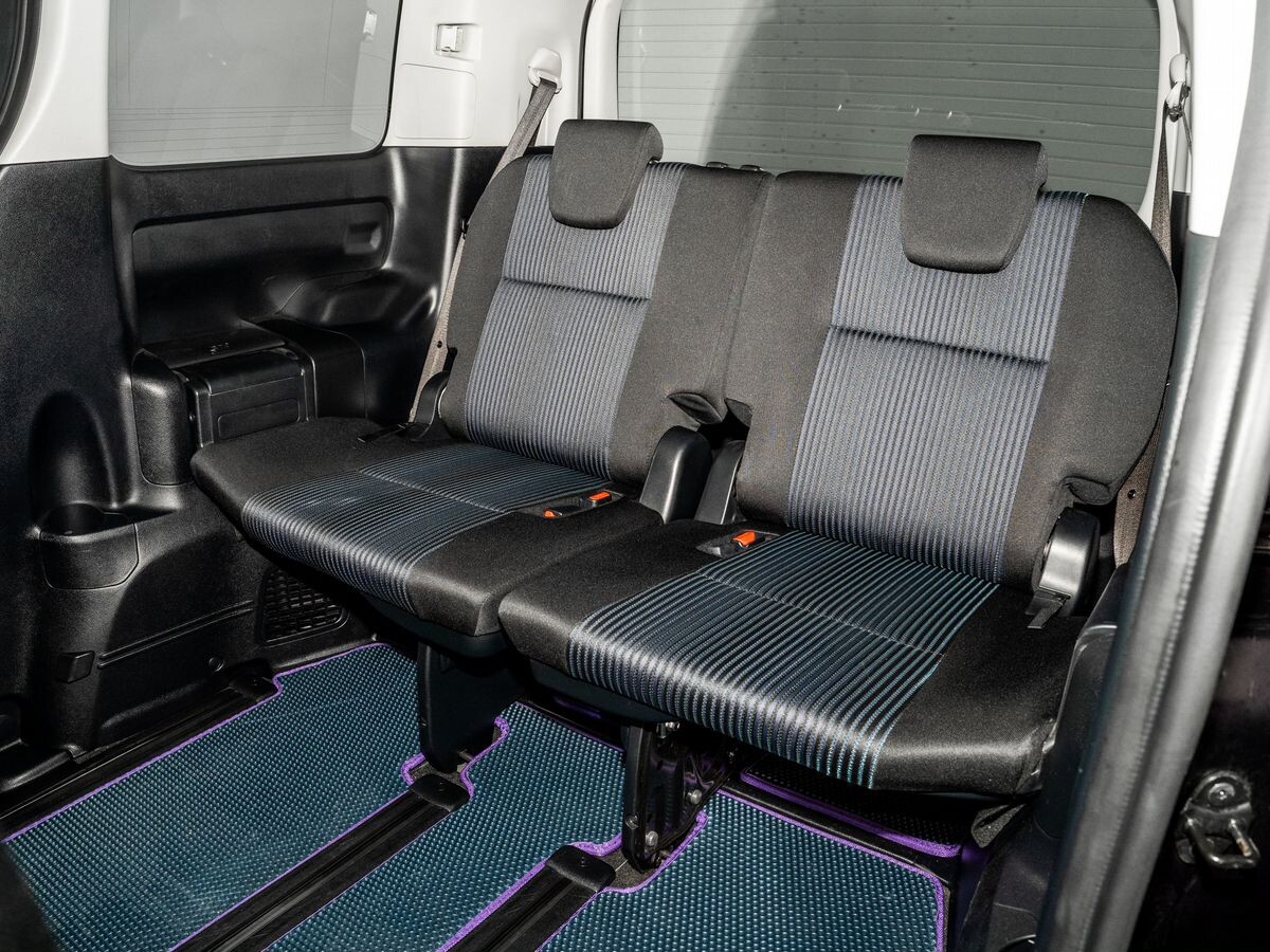 Toyota Voxy 2014 - фото автомобиля