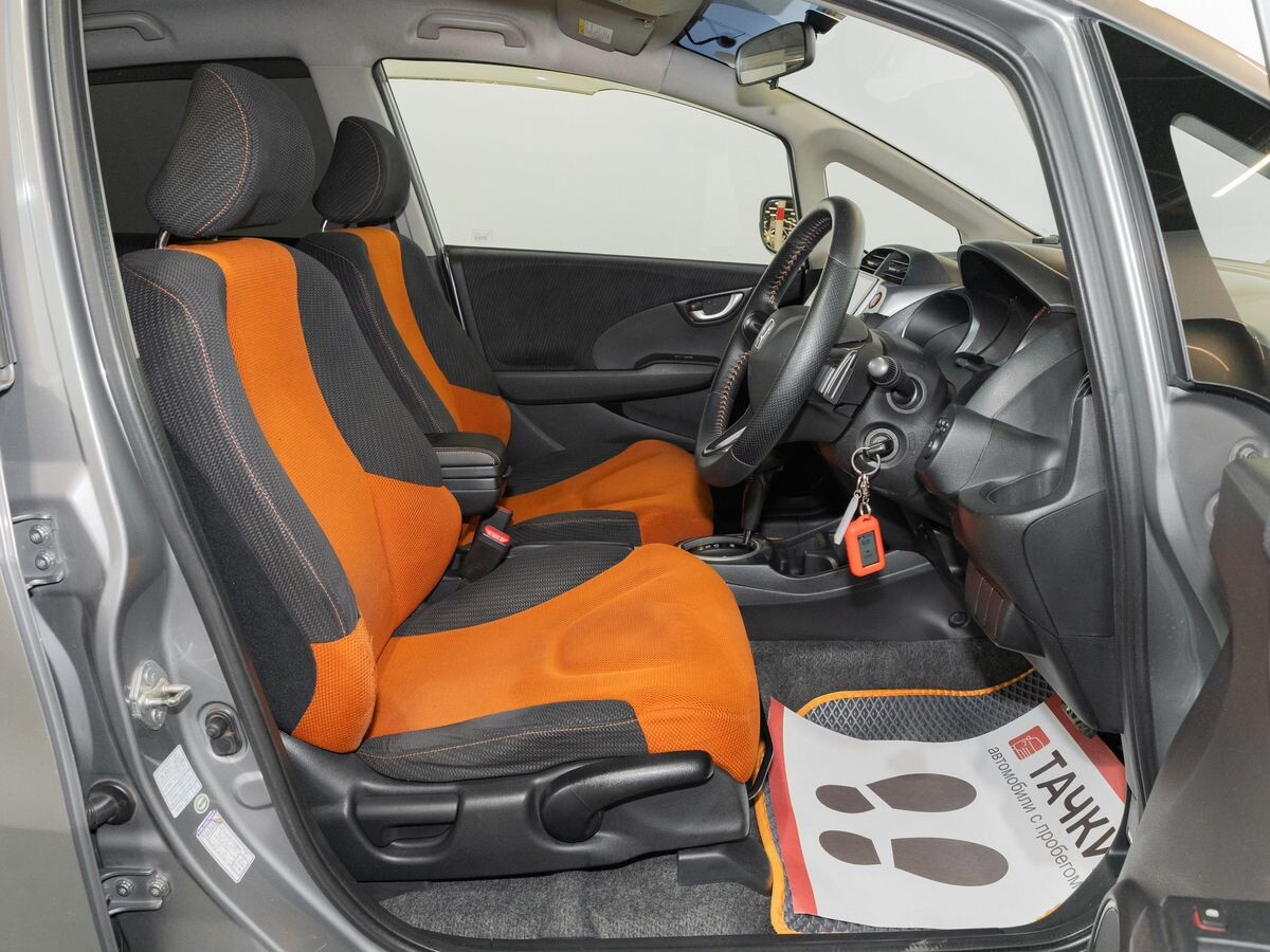 Honda Fit 2010 - фото автомобиля