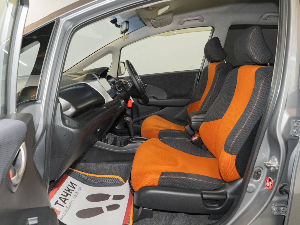 Honda Fit 2010 - фото автомобиля