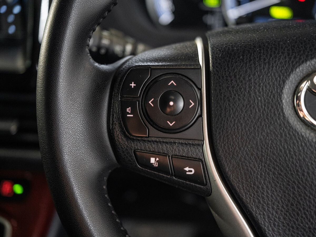 Toyota Noah 2015 - фото автомобиля
