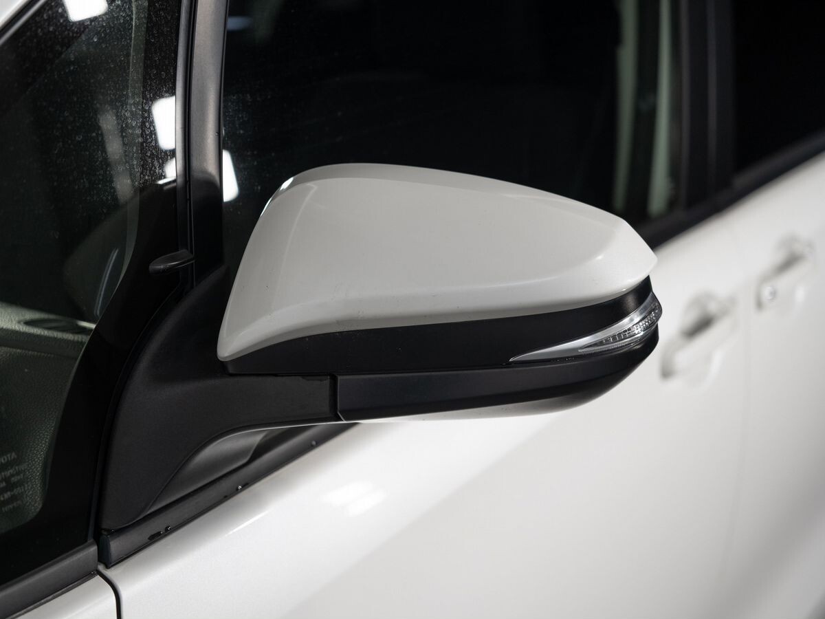 Toyota Noah 2015 - фото автомобиля