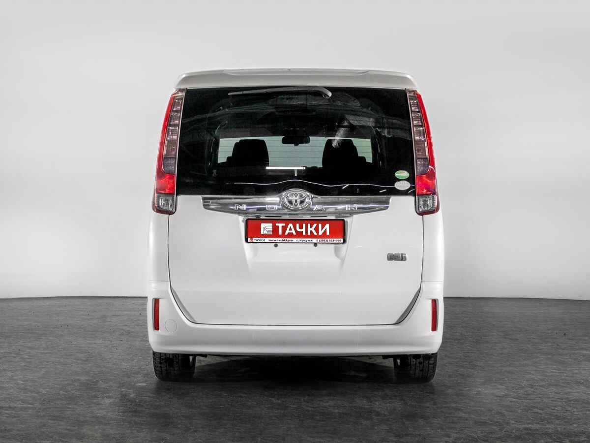 Toyota Noah 2015 - фото автомобиля