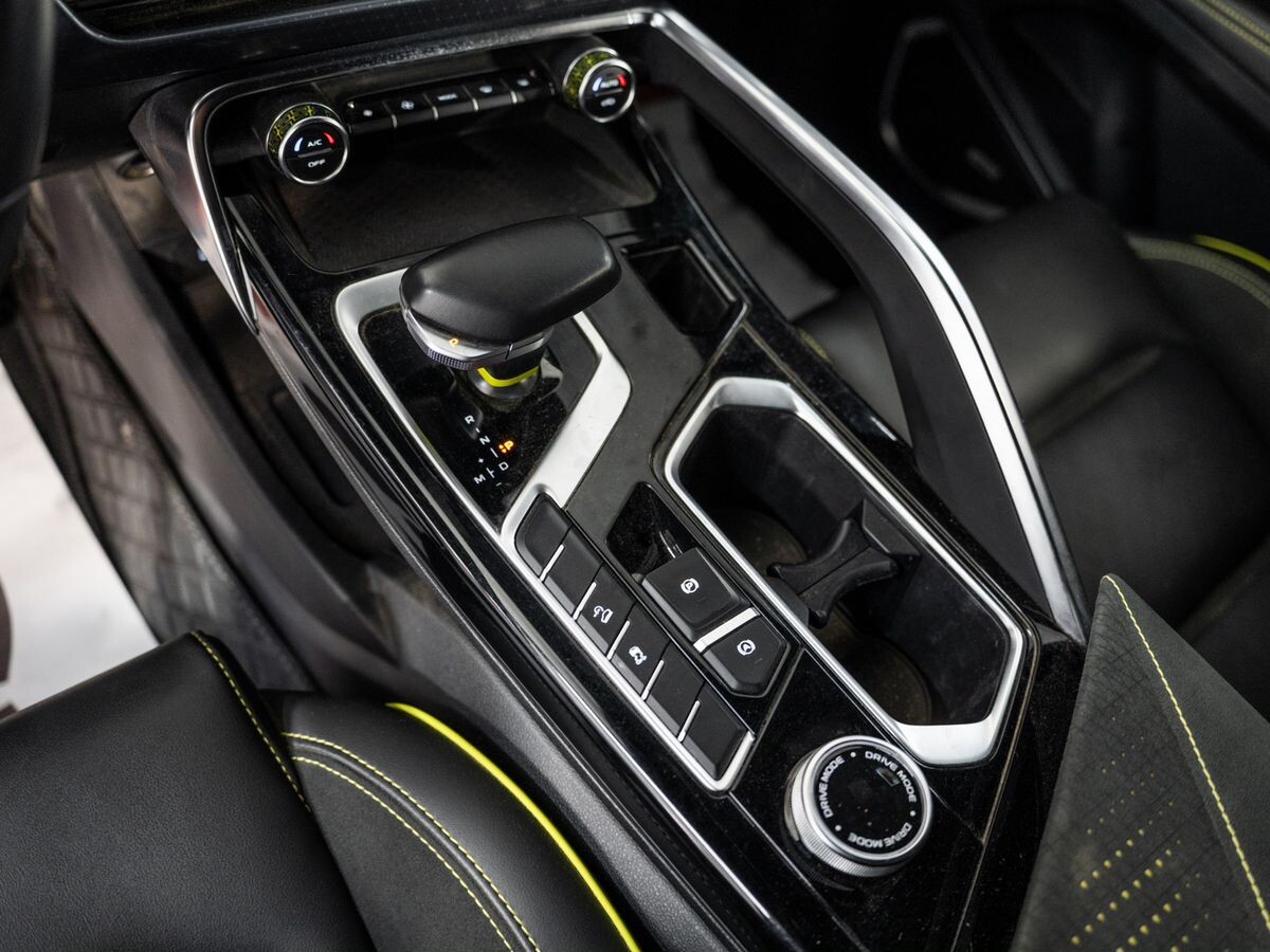 Geely Tugella 2021 - фото автомобиля