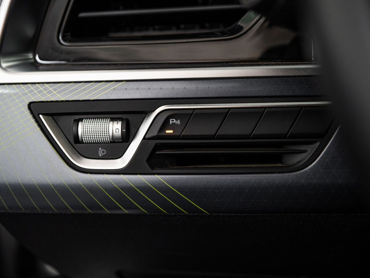 Geely Tugella 2021 - фото автомобиля