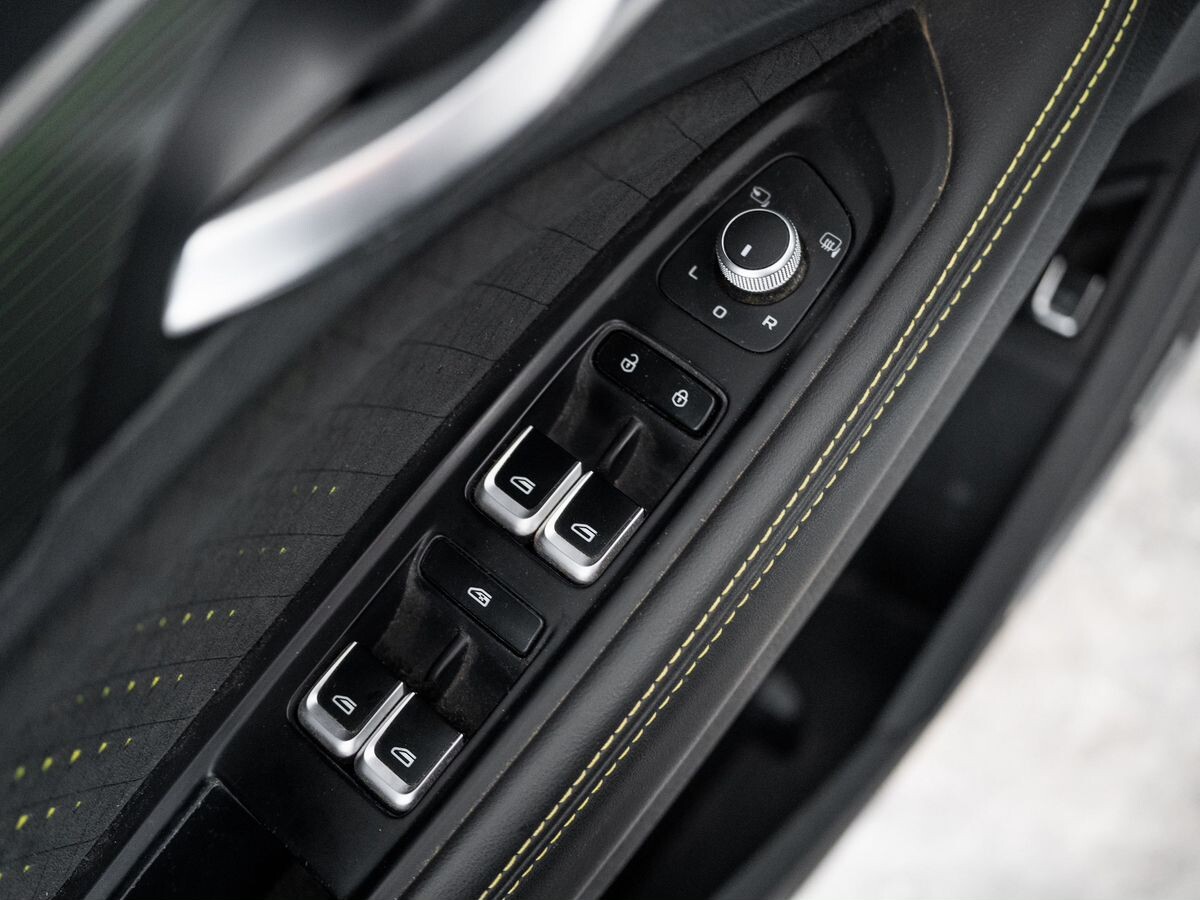 Geely Tugella 2021 - фото автомобиля