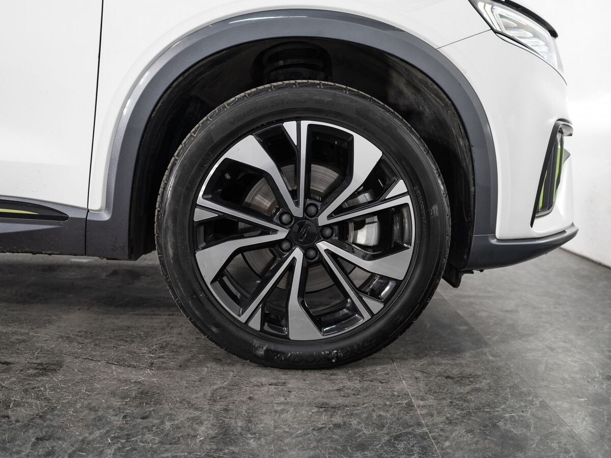 Geely Tugella 2021 - фото автомобиля