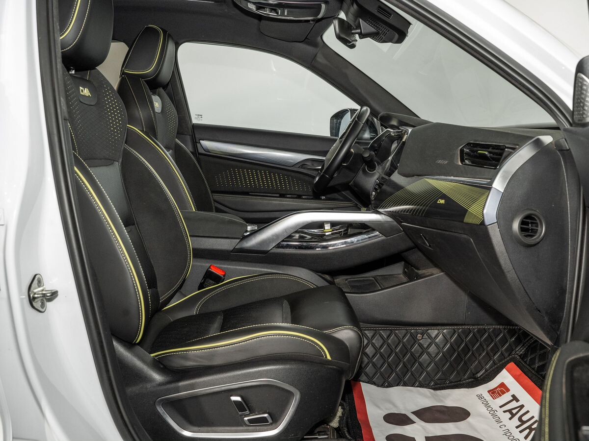 Geely Tugella 2021 - фото автомобиля
