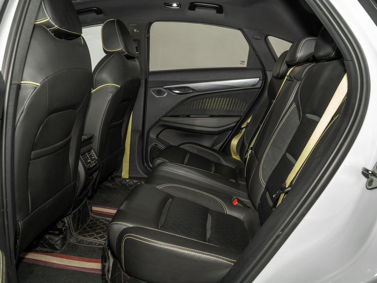 Geely Tugella 2021 - фото автомобиля