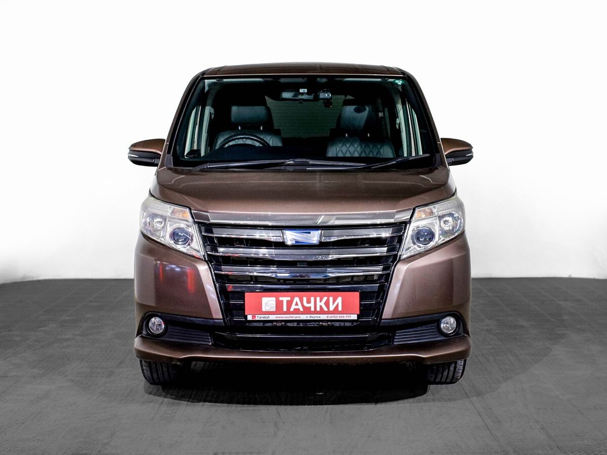 Toyota Noah 2014 - фото автомобиля