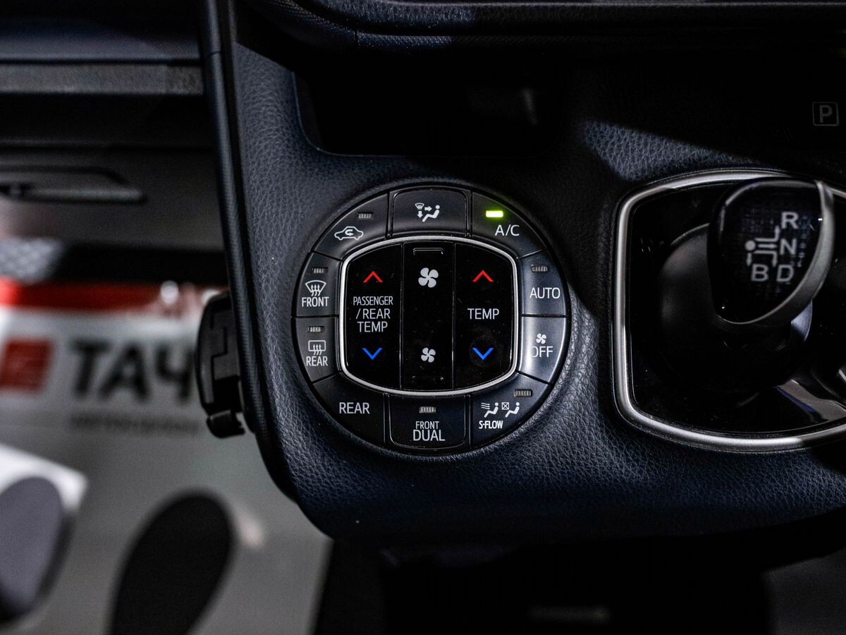 Toyota Noah 2014 - фото автомобиля