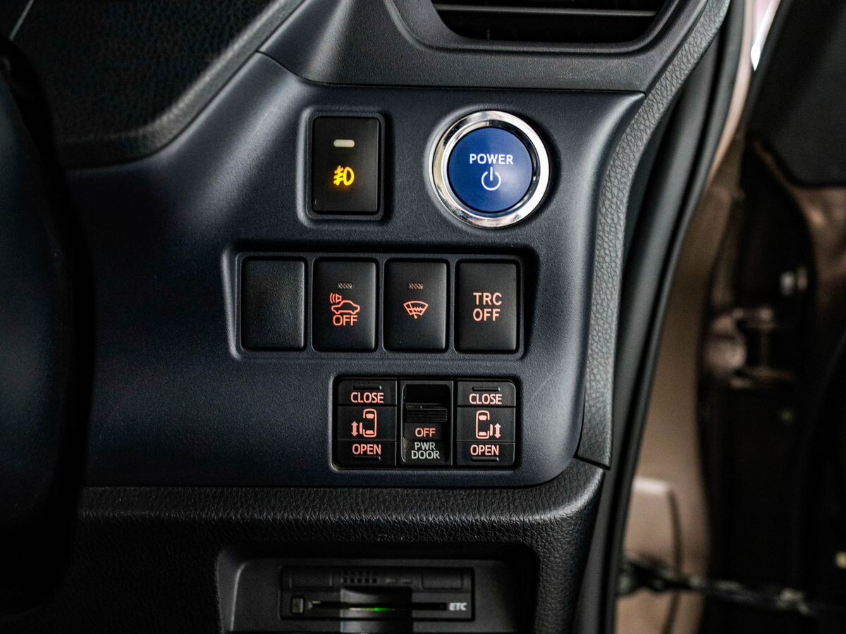 Toyota Noah 2014 - фото автомобиля
