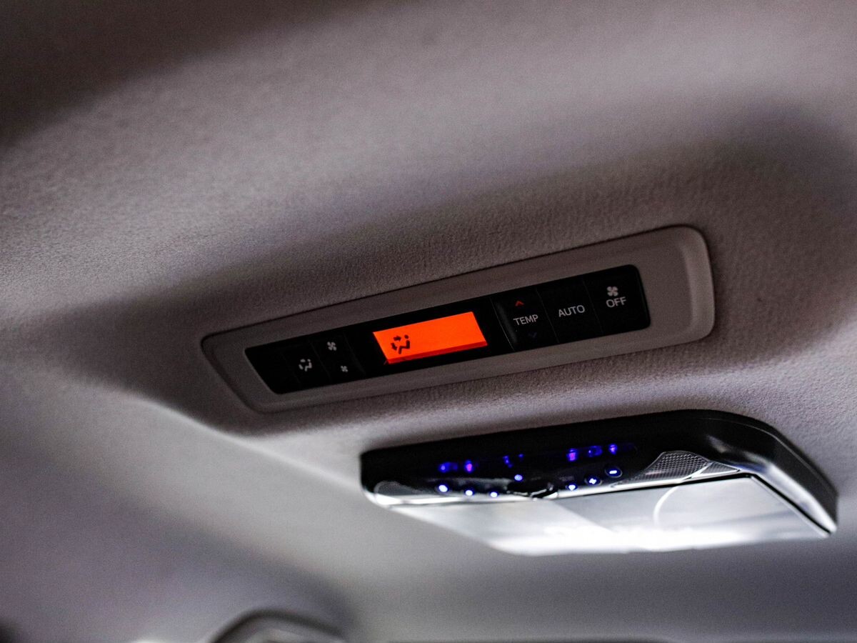 Toyota Noah 2014 - фото автомобиля