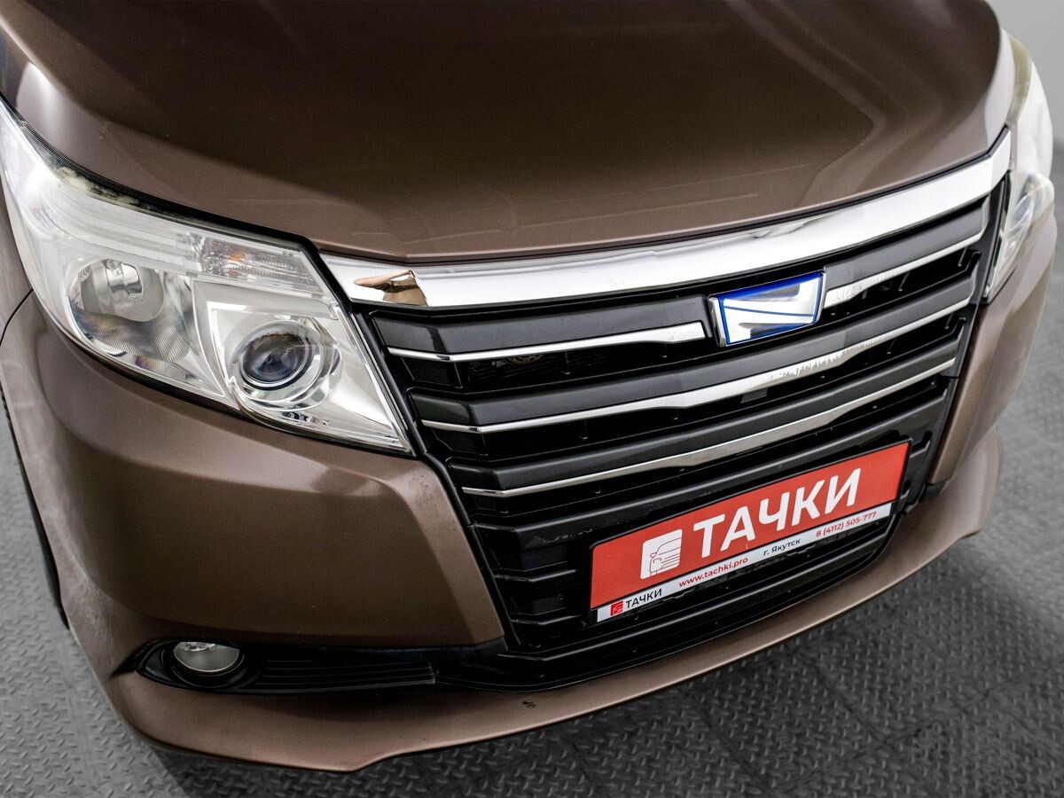 Toyota Noah 2014 - фото автомобиля