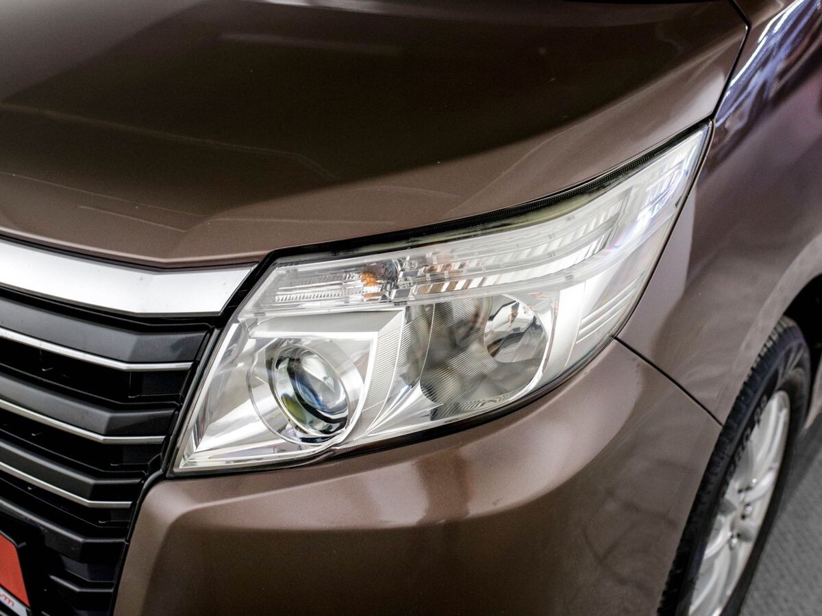 Toyota Noah 2014 - фото автомобиля