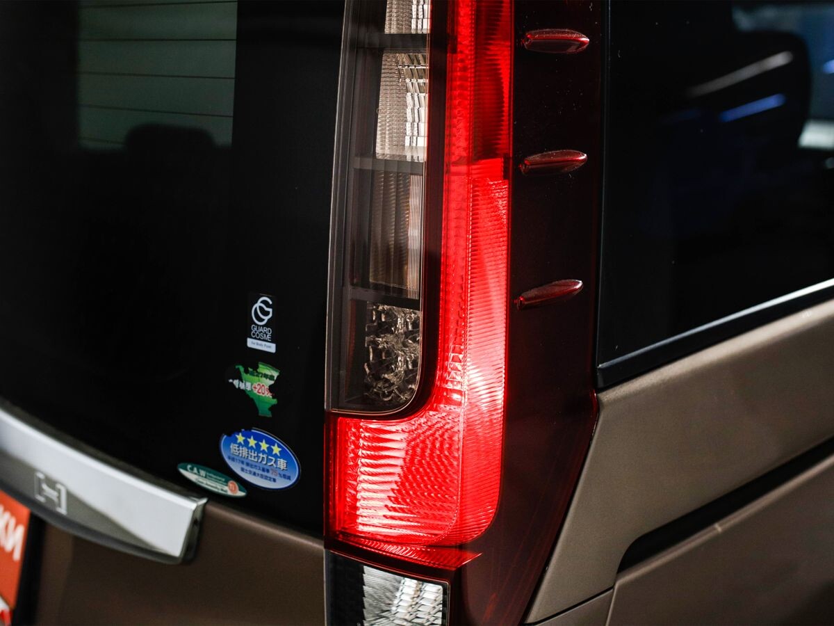 Toyota Noah 2014 - фото автомобиля
