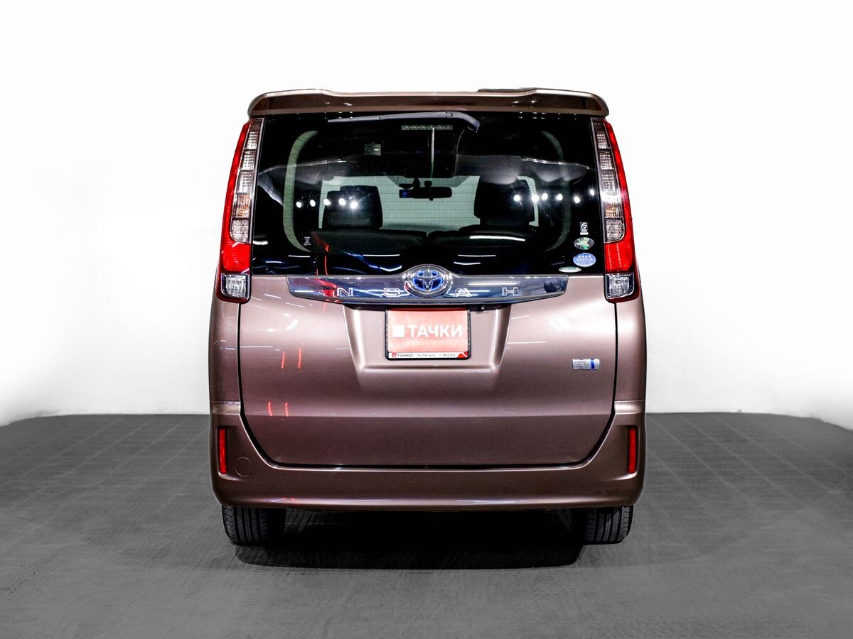 Toyota Noah 2014 - фото автомобиля