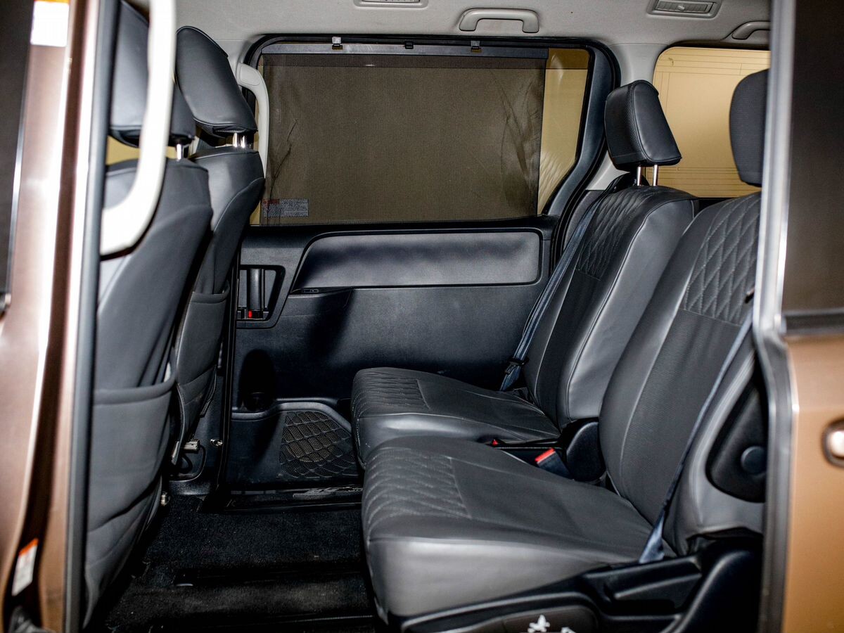 Toyota Noah 2014 - фото автомобиля