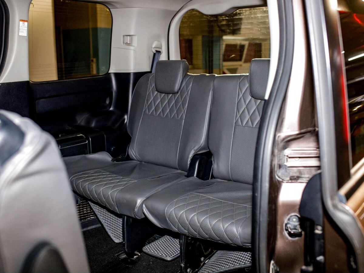 Toyota Noah 2014 - фото автомобиля