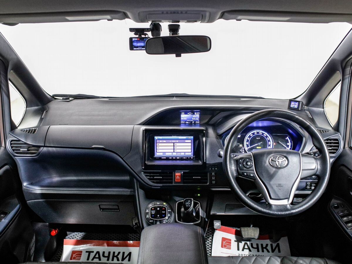 Toyota Noah 2014 - фото автомобиля