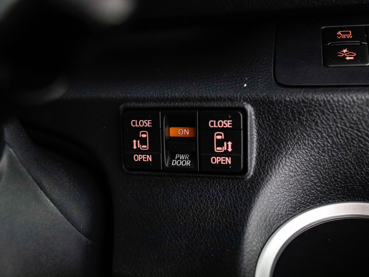 Toyota Sienta 2018 - фото автомобиля